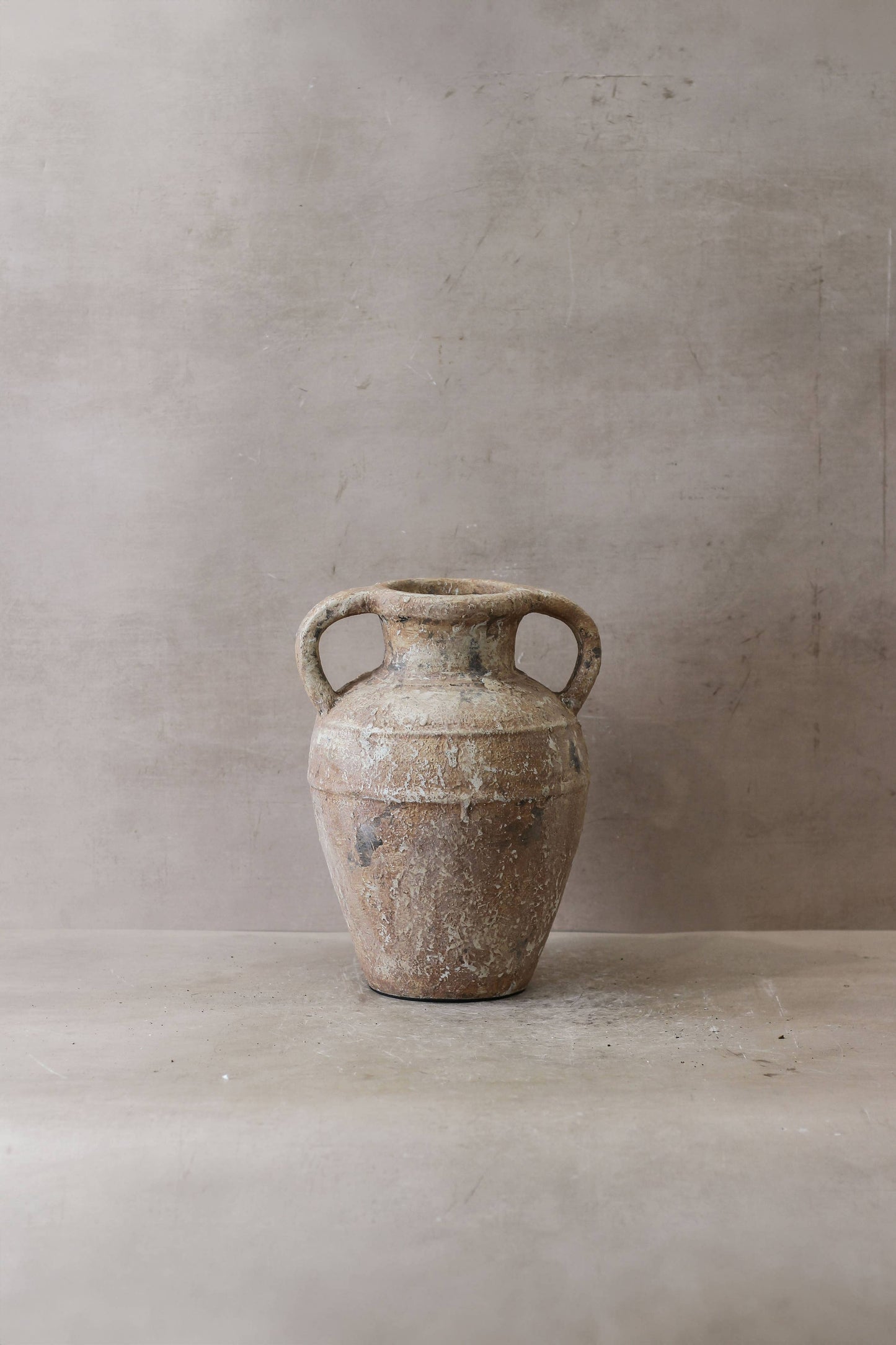 Vase brun rustique indonésien