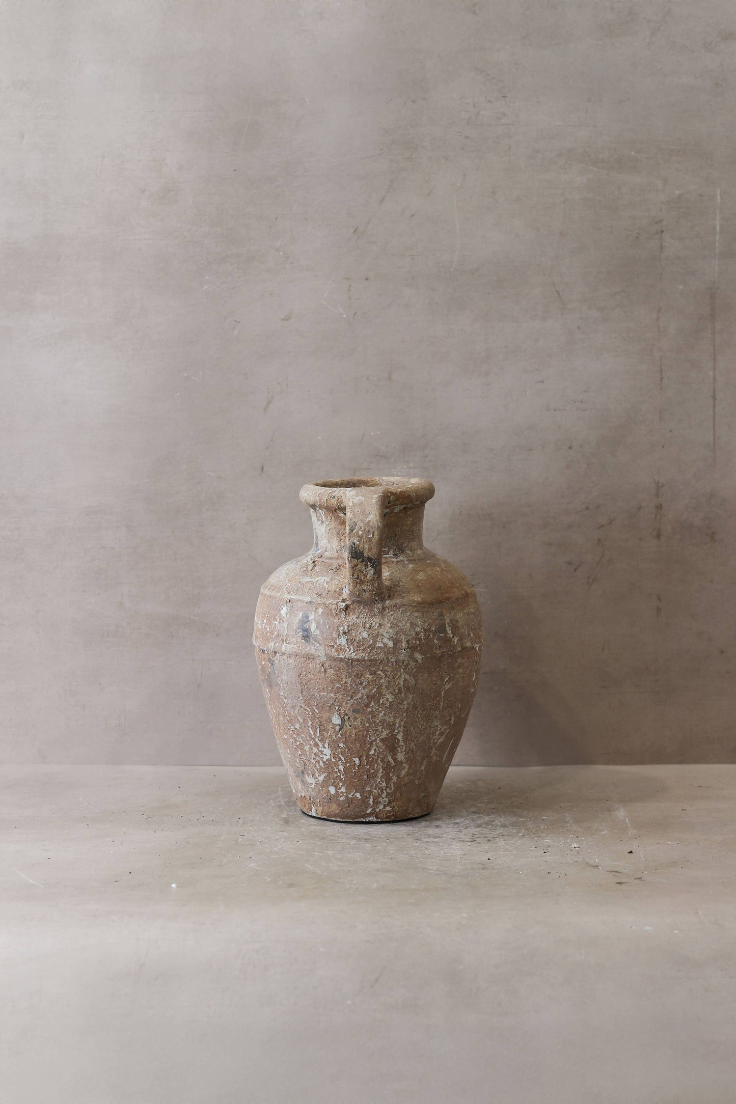 Vase brun rustique indonésien