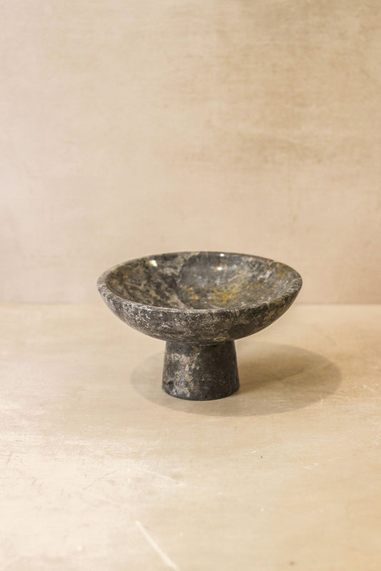 Bol sur socle en marbre noir